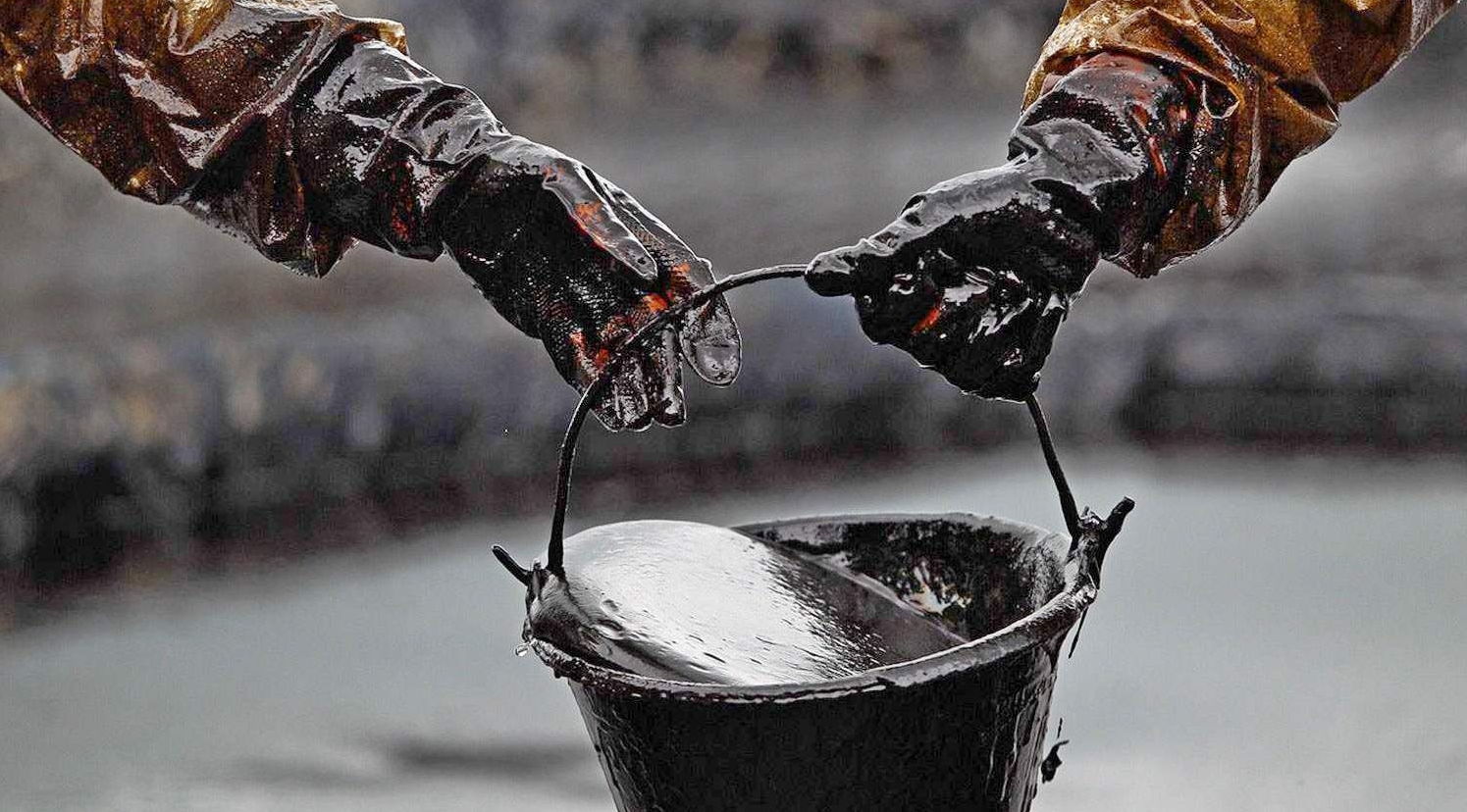 Нефть и рубль подешевели после решения ОПЕК продлить заморозку добычи