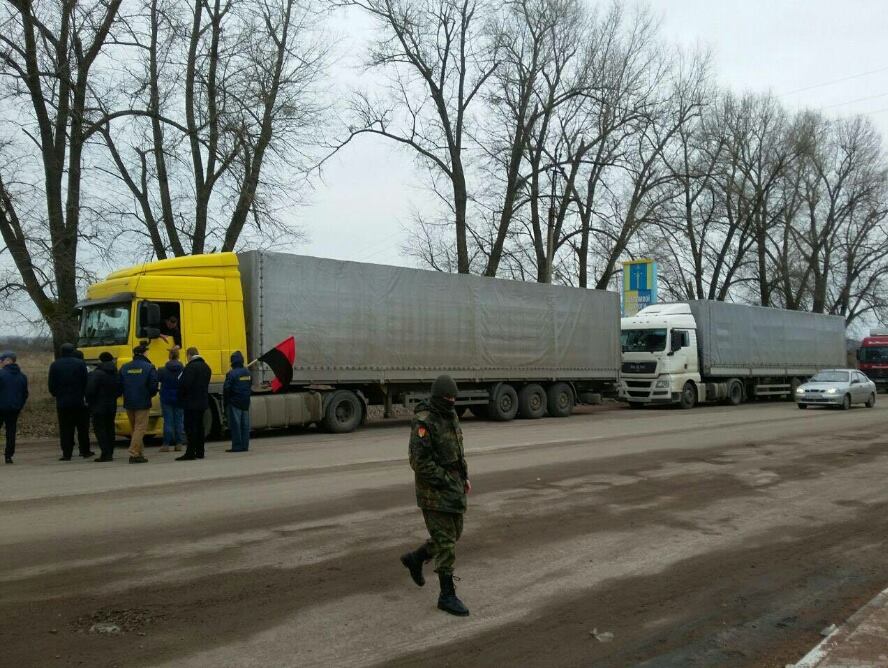15:24 by Александр Иванов Свободовцы блокируют российские фуры на Житомирщине
