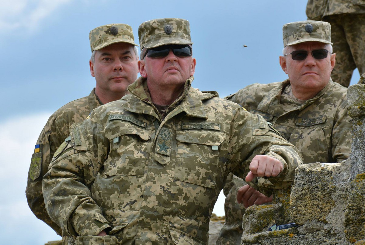 Муженко: Россия перебросила к границе 3 дивизии — для быстрых наступательных действий