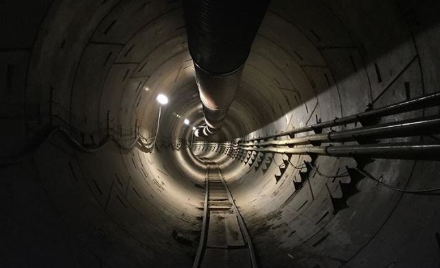 Маск показал фото сегмента тоннеля под Лос-Анджелесом