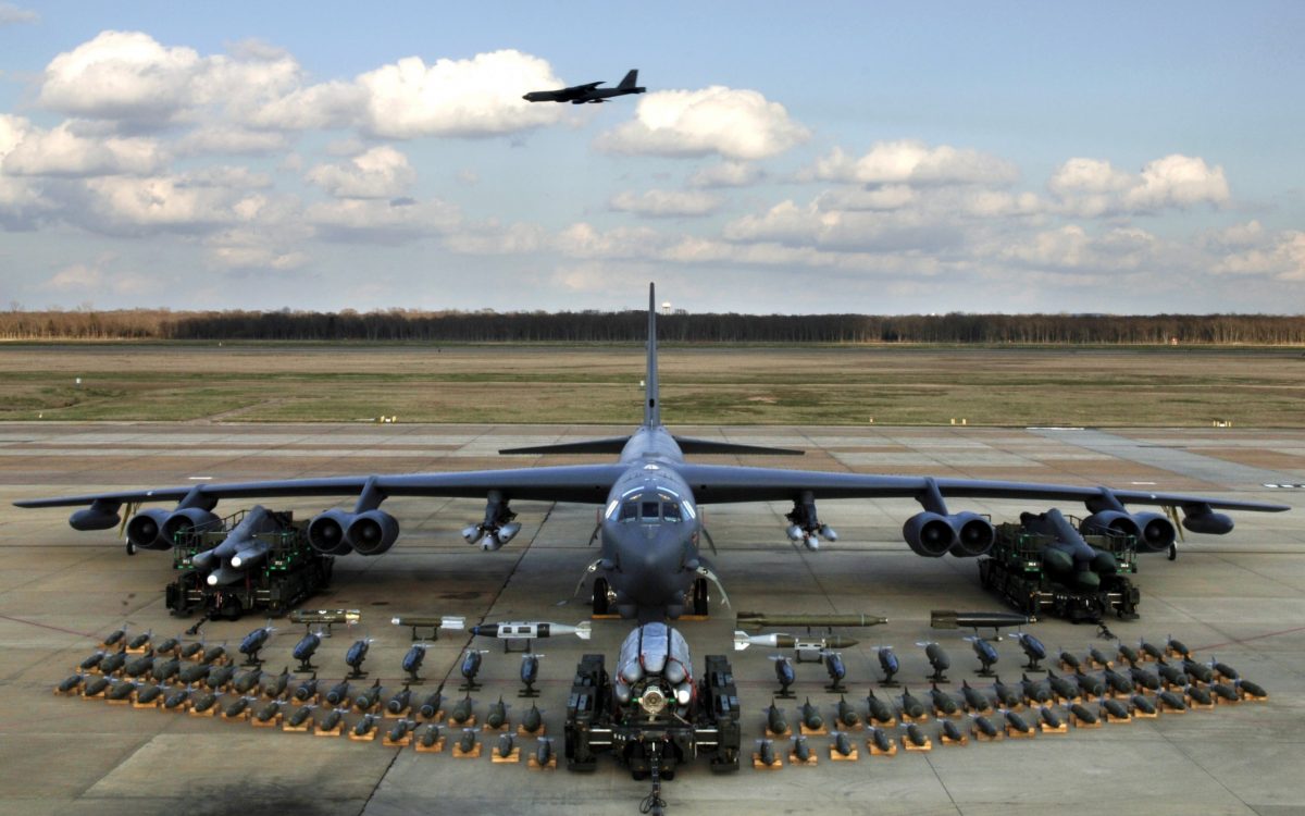 США готовятся привести бомбардировщики B-52 в боеготовность